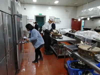區(qū)市場監(jiān)督管理局加強(qiáng)“兩節(jié)兩會”期間餐飲食品安全監(jiān)管